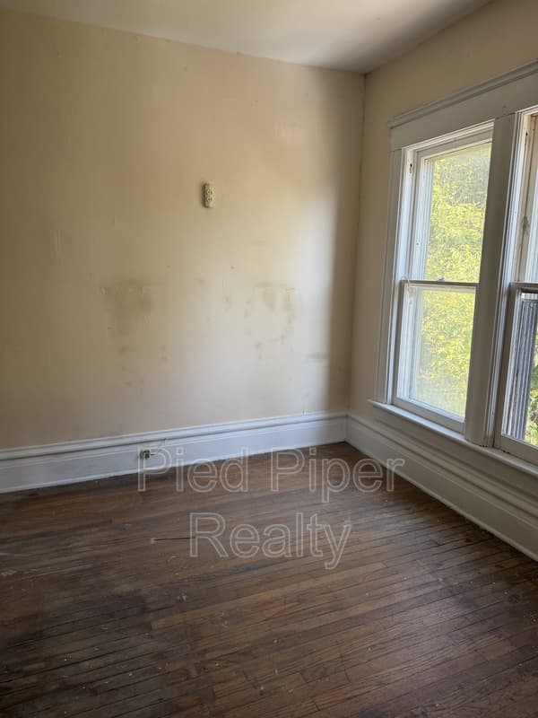 Freeport Condo: 756 W Pleasant St
