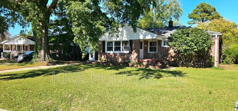 Hampton House: 4 Rhonda Circle