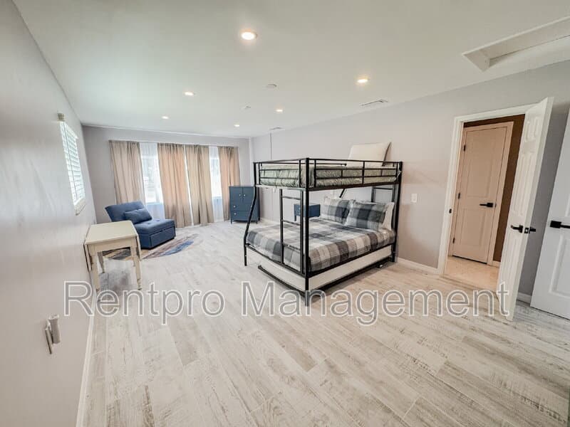 Englewood House: 2825 North Beach Road