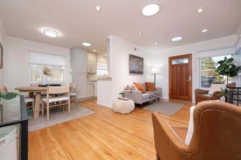 San Carlos House: 1354 Oakhurst Ave