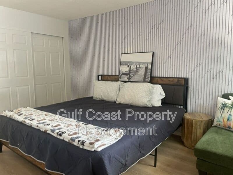 Sarasota House: 2229 Montclair Dr