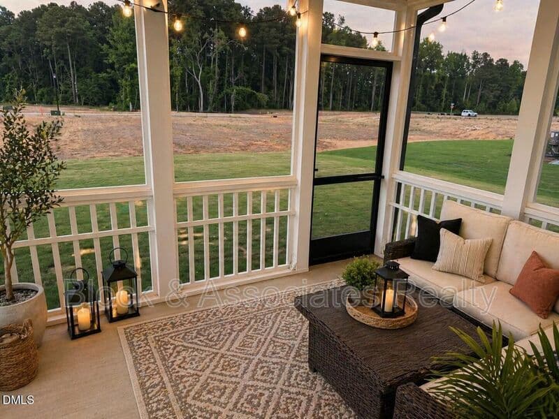 Clayton House: 112 Moonflower Lane