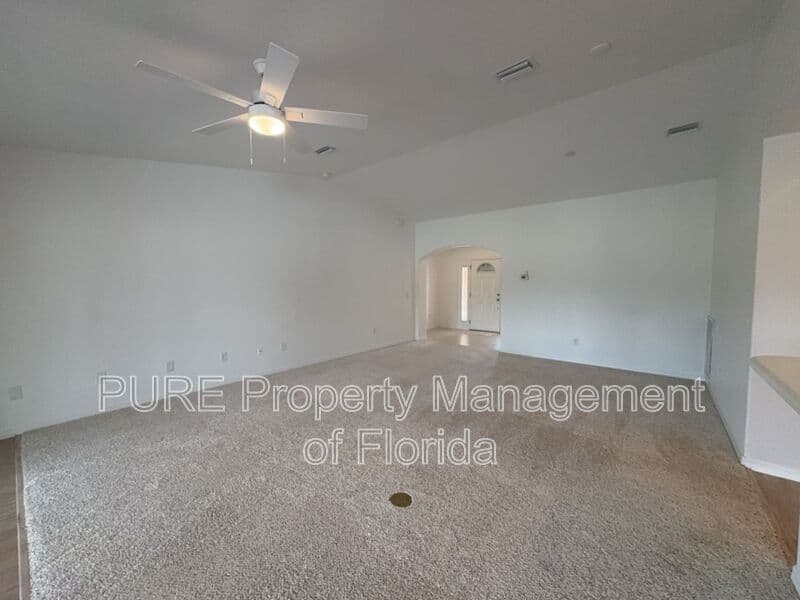 Ocala House: 15939 SW 14th Avenue Rd