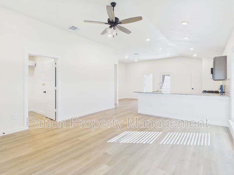 Amarillo House: 9103 Prairieland Drive