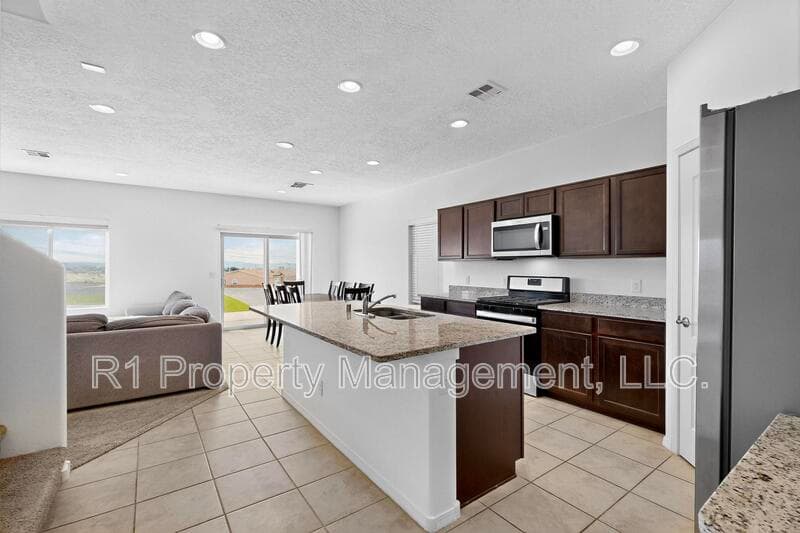 Rio Rancho House: 108 Hue Street