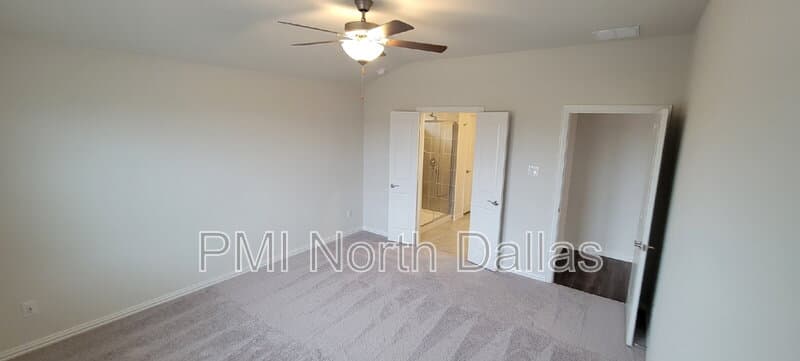 Fort Worth House: 2633 Oneida Lane