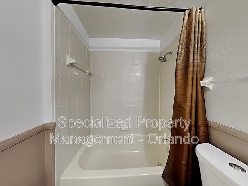 Orlando House: 728 Hardwood Cir