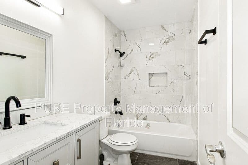 Ocala House: 5714 SE 4th Street