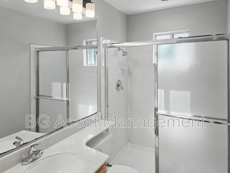 Richmond House: 3351 Parkgate Court
