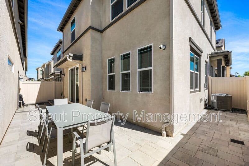 Temecula House: 32519 Brunello Way