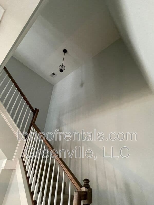 Greenville House: 536 Twin Lake Road