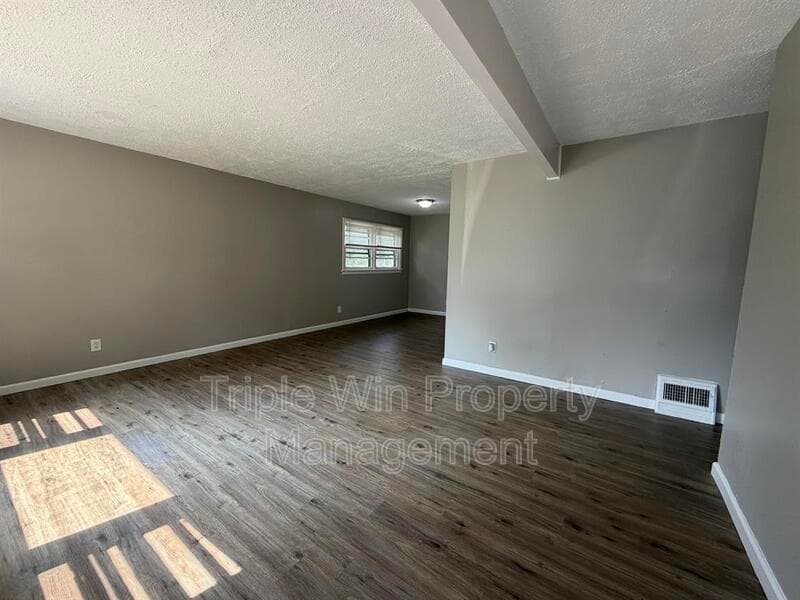 Saint Louis House: 1113 Highmont Dr
