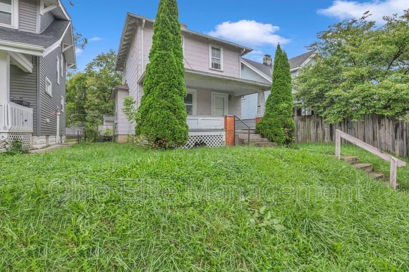 Columbus House: 243 N Wayne Ave