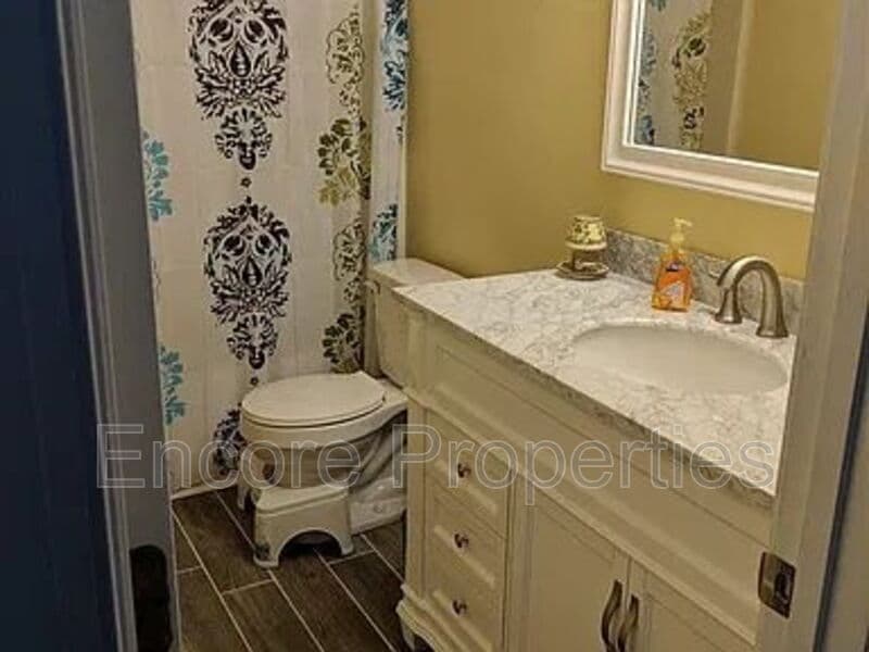 Raleigh House: 10501 Neland Street