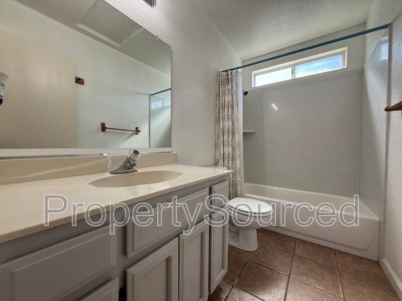 Lathrop House: 15050 Hollyhock Ct
