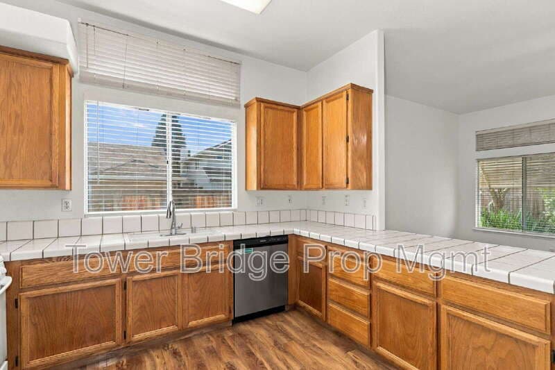 Elk Grove House: 8992 Panamint Ct
