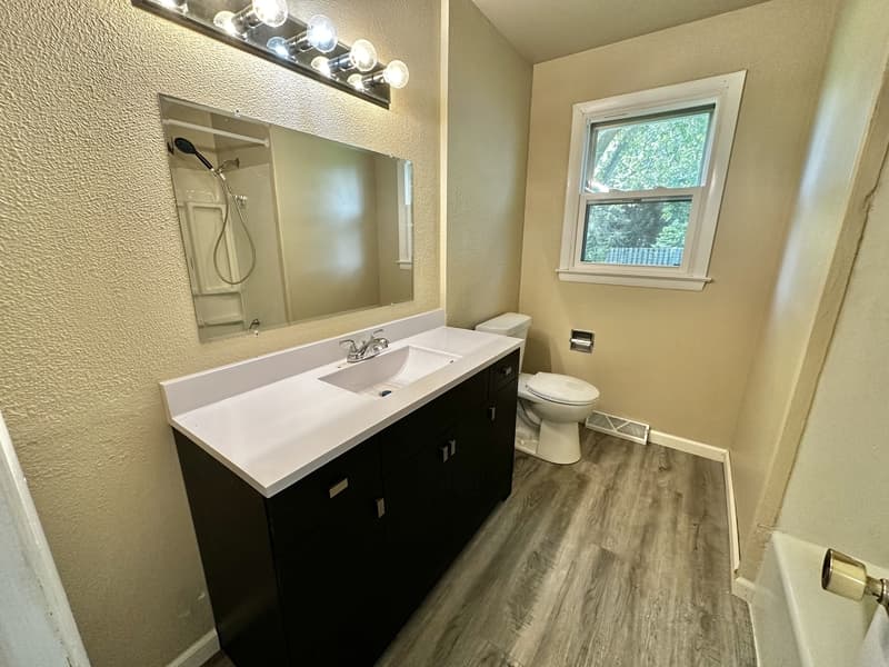 Menasha House: 1216 Meadowview Drive