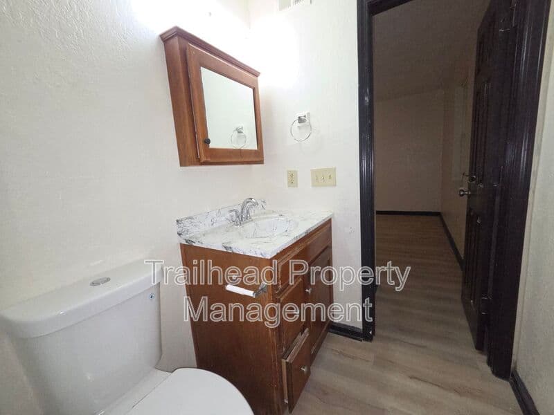 Independence House: 1301 E Frederick St