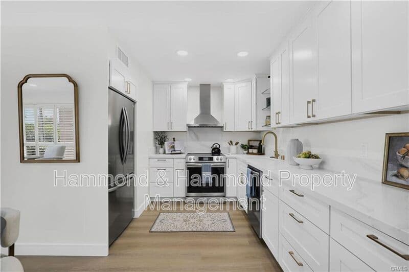 West Hollywood Condo: 970 Palm Ave.