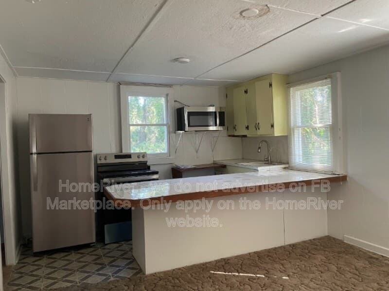 Lake Panasoffkee House: 1710 NW 29th Rd