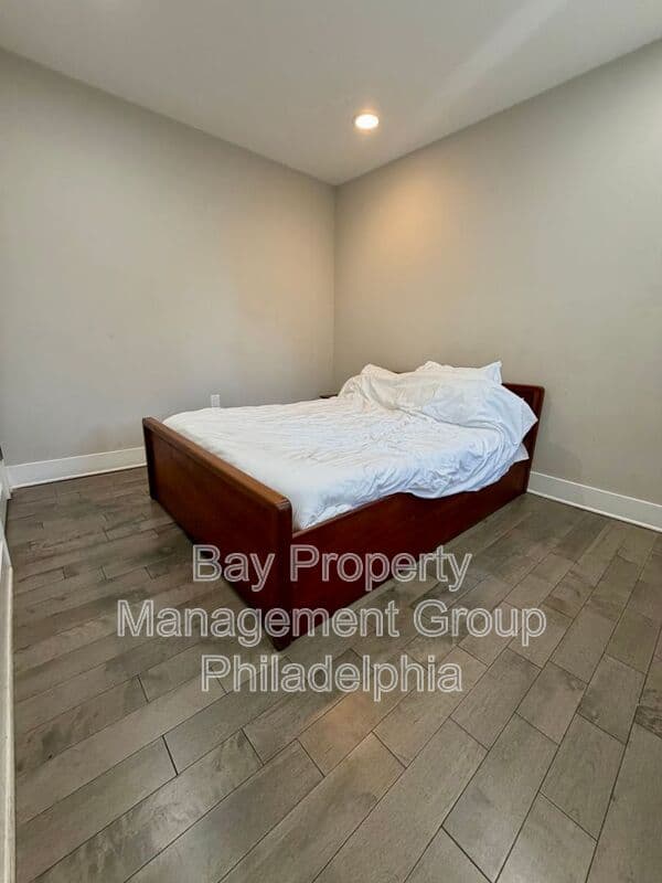 Philadelphia House: 2007 E York St