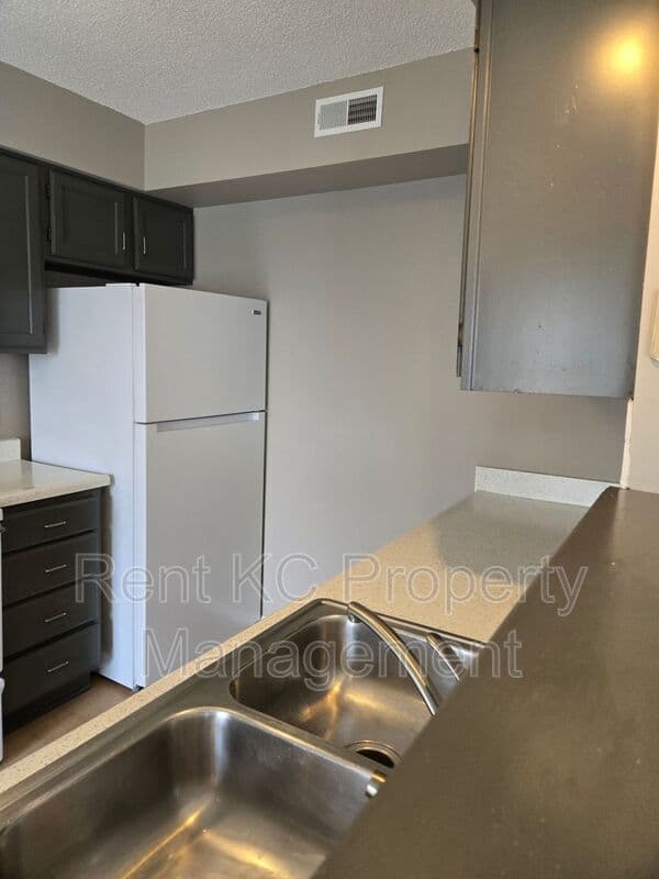 Smithville Condo: 208 W. Main Street