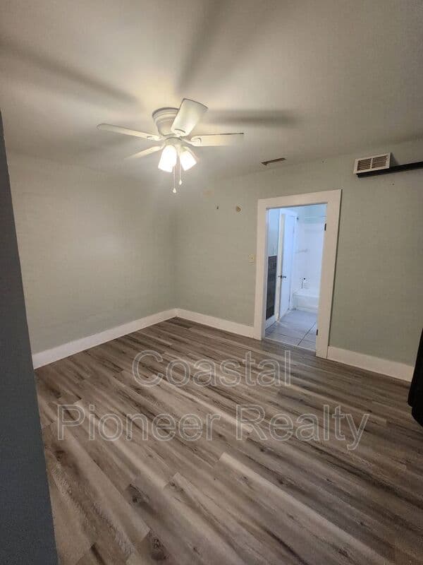 St Petersburg House: 701 Newton Ave S