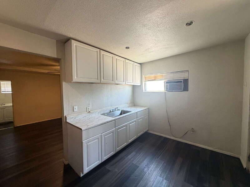 Casa Grande Apartment: 523 West 12th Street