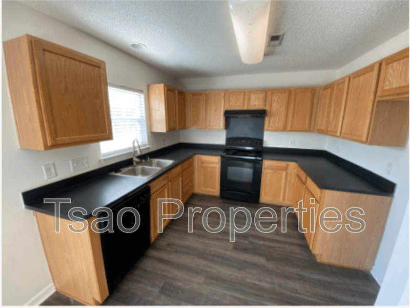 Lowell House: 638 Overlook Rd