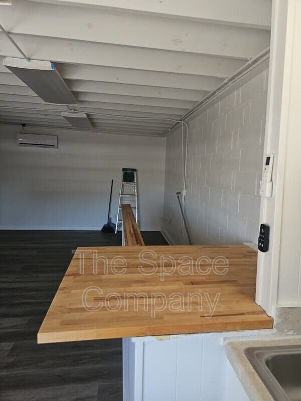 NORTH CHARLESTON House: 2023 REYNOLDS AVE