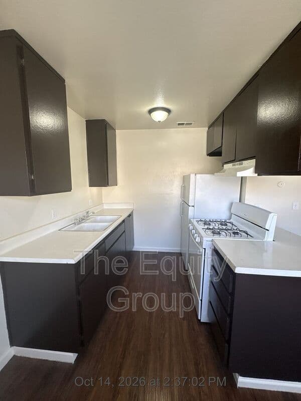 Visalia Condo: 615 S Demaree St