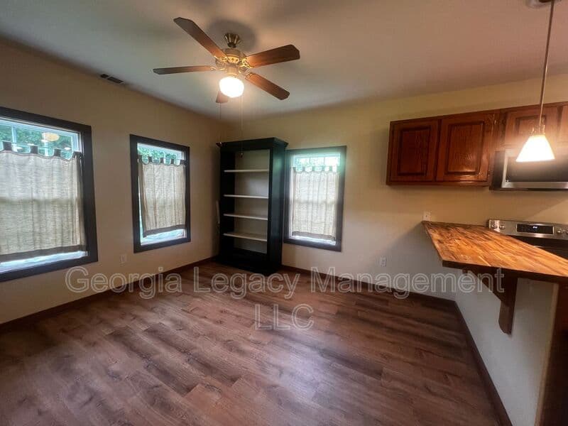 Jefferson House: 724 Brockton Road