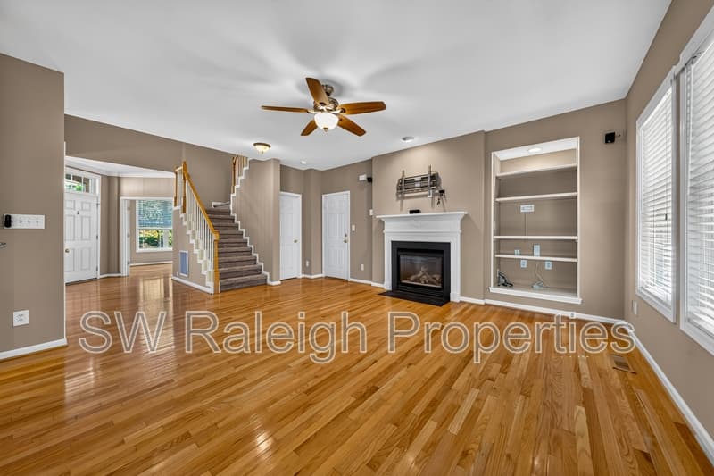 Apex House: 1412 Willow Leaf Way