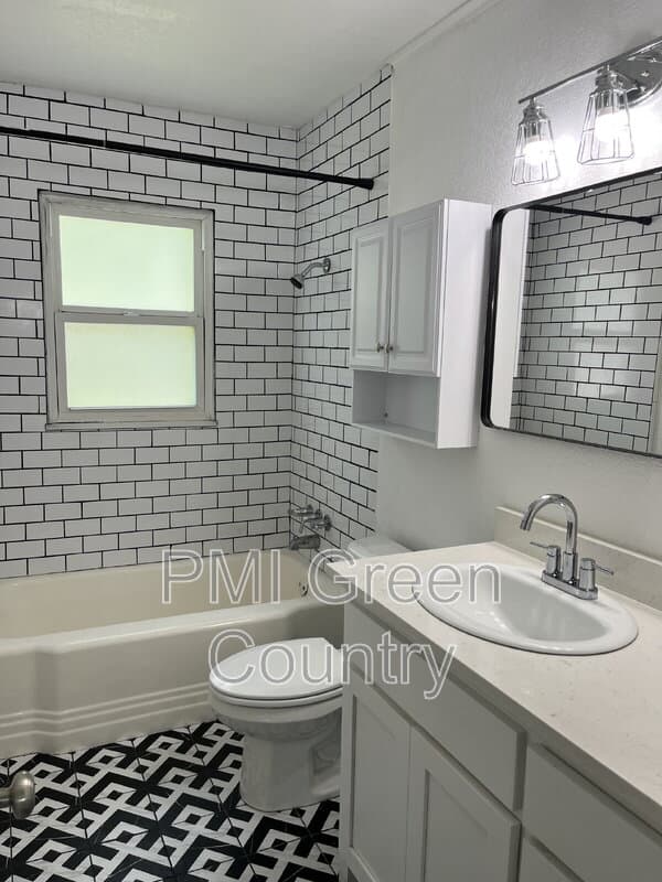 Tulsa House: 4326 S Owasso Ave