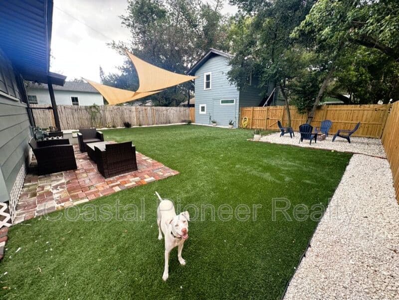 Tampa House: 115 W Plymouth St