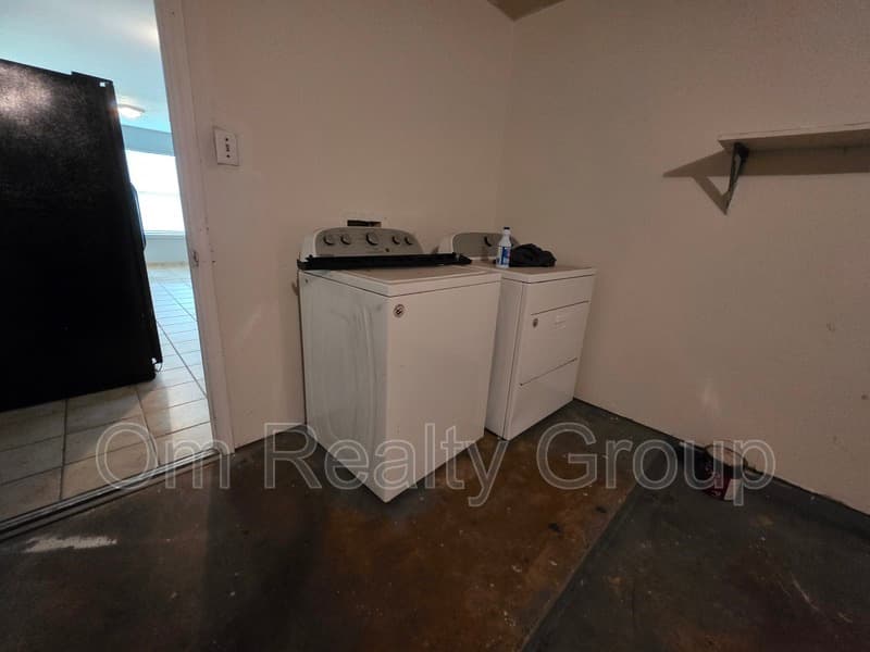 Houston House: 10242 Revelstoke Drive