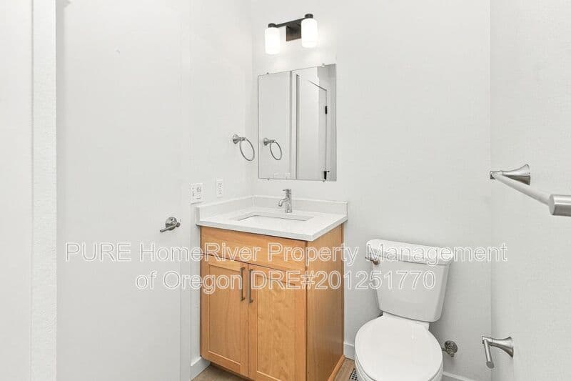 Portland Townhome: 5874 N Harvard St