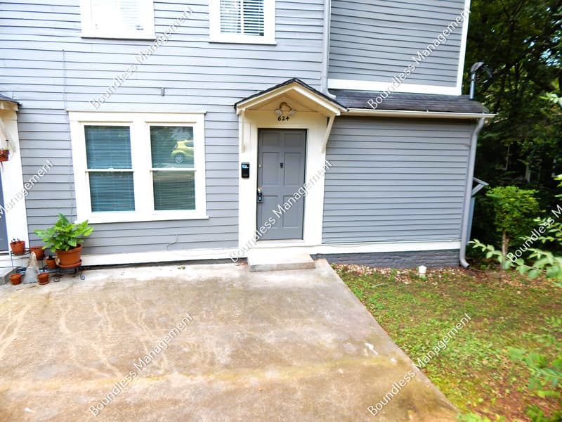 Atlanta House: 624 Waldo St SE