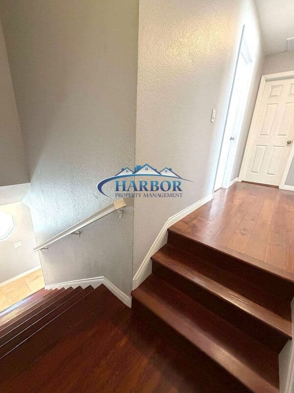 Long Beach Townhome: 533 Walnut Avenue
