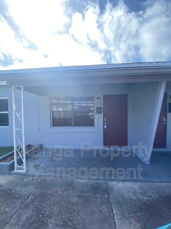 West Palm Beach House: 3716 Henry Ave
