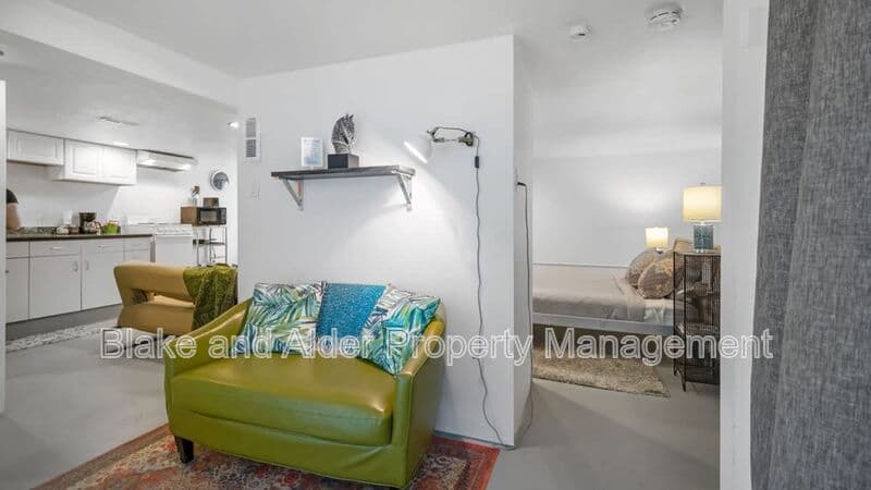 Portland House: 5936 SW 30th Ave