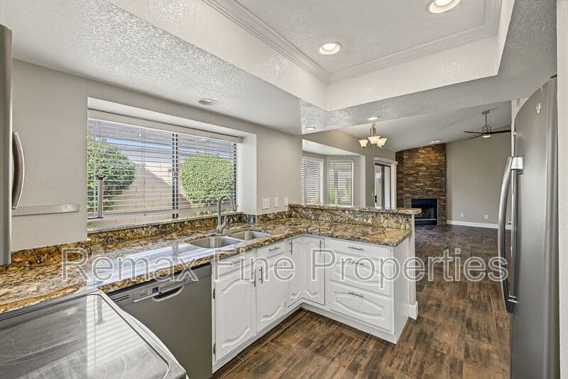 Phoenix House: 3306 E Taro Lane