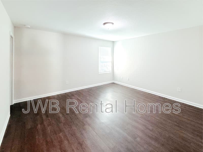 Jacksonville House: 6704 Elwood Ave