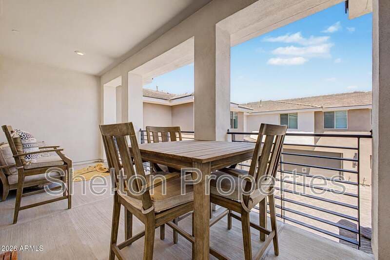 Phoenix Townhome: 2121 W Sonoran Desert Dr, Unit 124