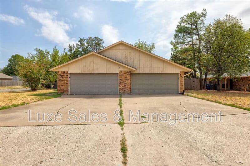 Oklahoma City House: 8302 NW 8th Street