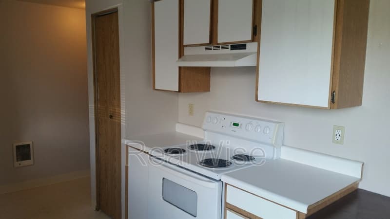 Hillsboro House: 2933 SE 38th Court