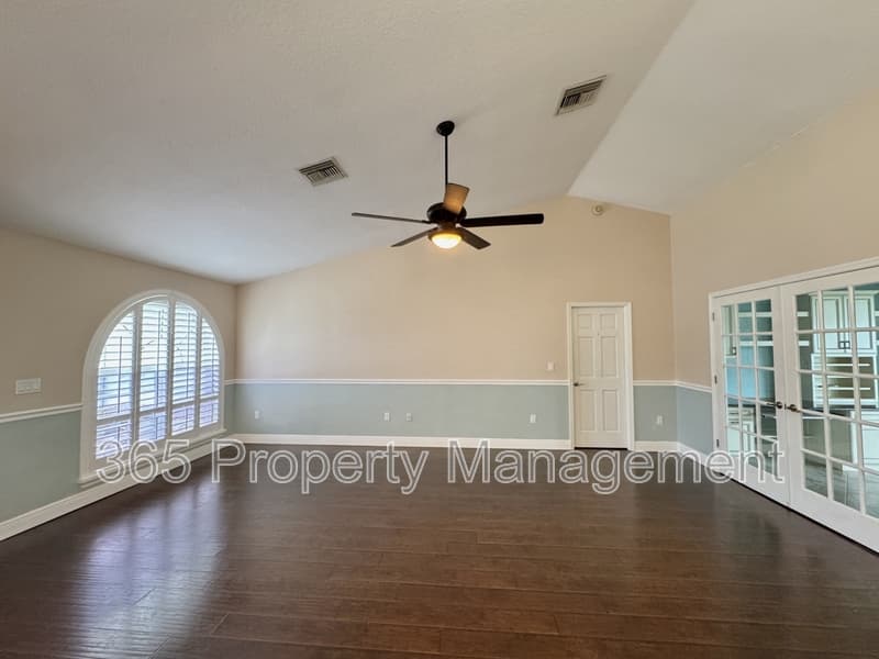Spring Hill House: 6153 Mountain Way Avenue