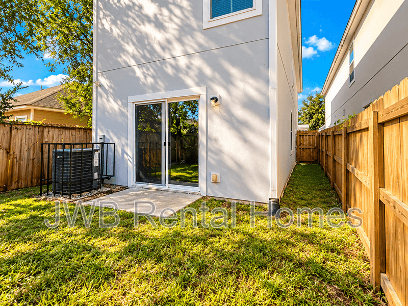 Jacksonville House: 8604 Dandy Ave