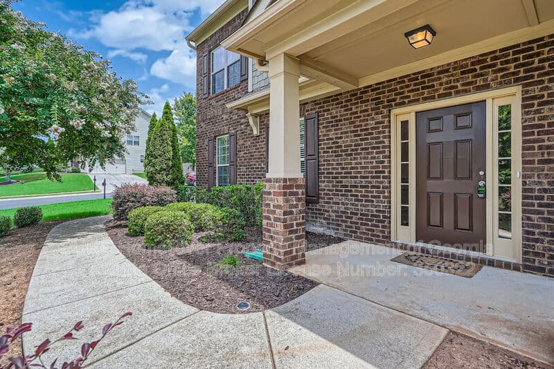 Suwanee House: 1610 Burgess Trl