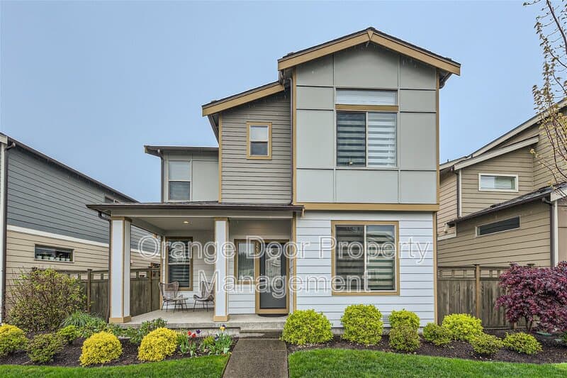 Black Diamond House: 32773 Maple Avenue Southeast